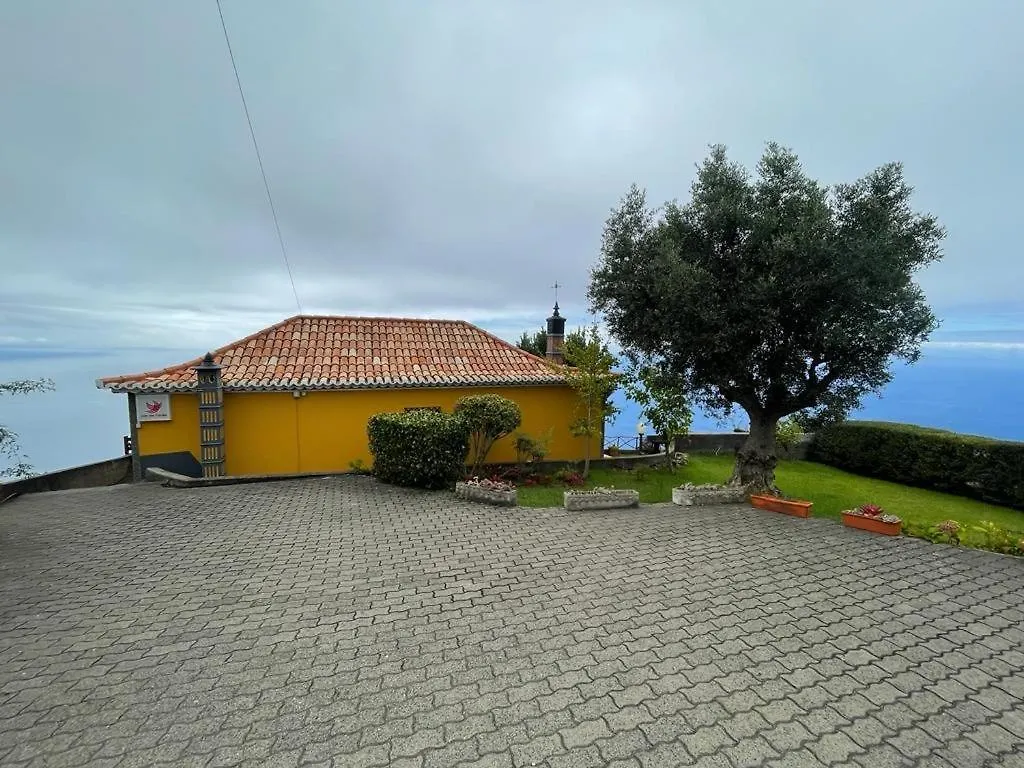 CASA DOS FALCÕES casa rural de construção tradicional Fajã da Ovelha Portugal