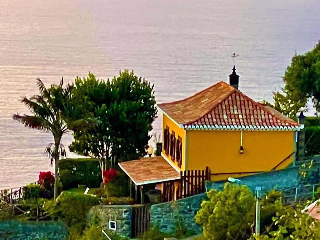 CASA DOS FALCÕES casa rural de construção tradicional Fajã da Ovelha 0*,  Portugal